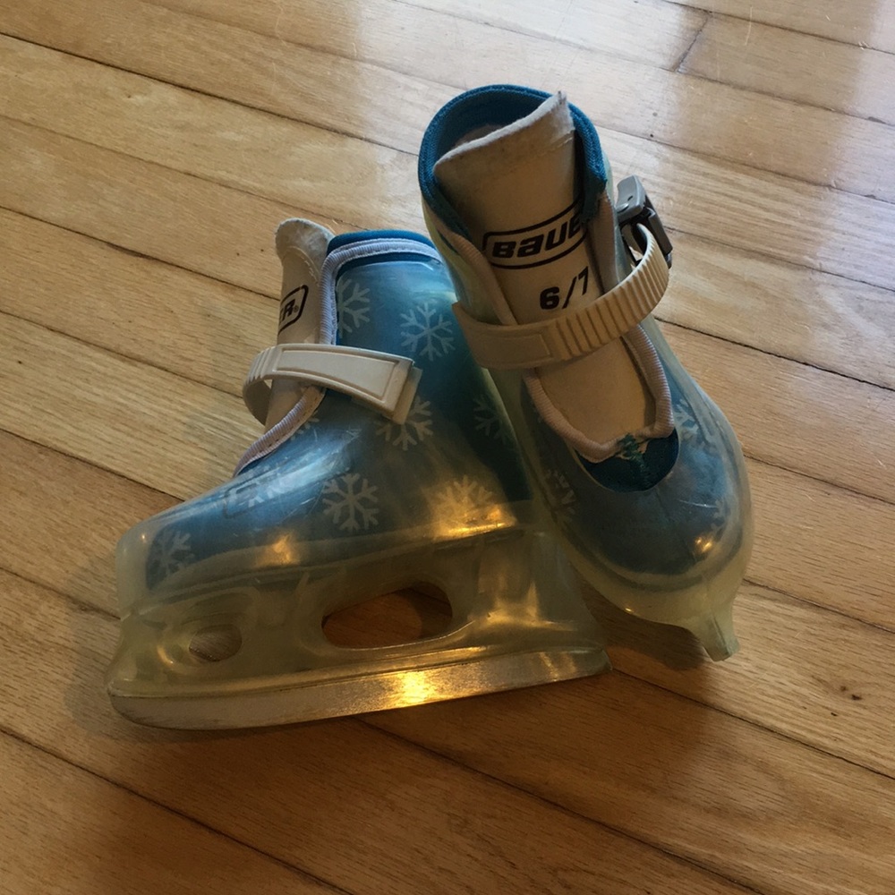 Bauer 6/7 toddler ice skates
